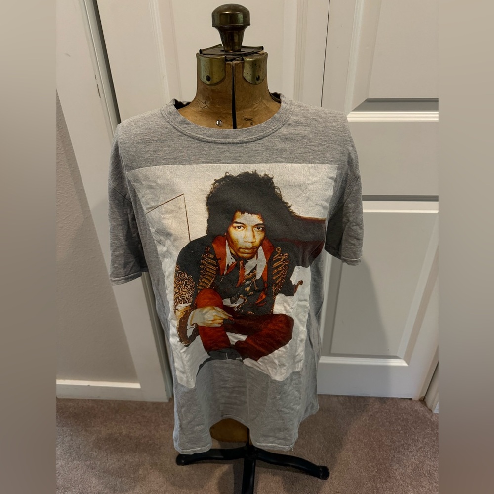 Vintage look Jimi Hendrix T-shirt. Grey. Fits M/L. Band tee.